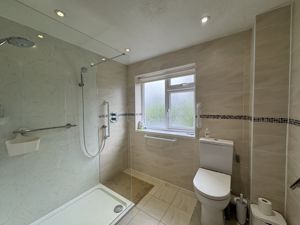 Family Shower Room- click for photo gallery